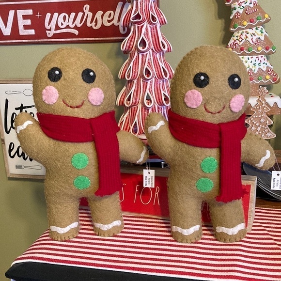 FELTED GINGERBREAD MEN WITH SCARF SET OF 2 - Picture 1 of 7